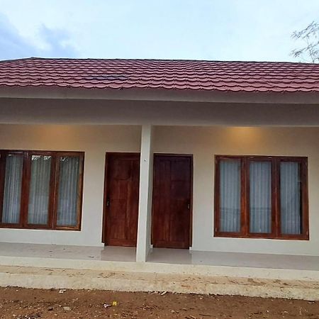 Mandalika Homestay Kuta  Exterior photo
